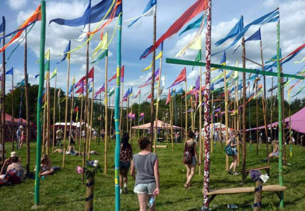 deVOL-kitchens-blog-Flags in the Greenfeilds-photography-Naomi Plumb-Glastonbury-festival