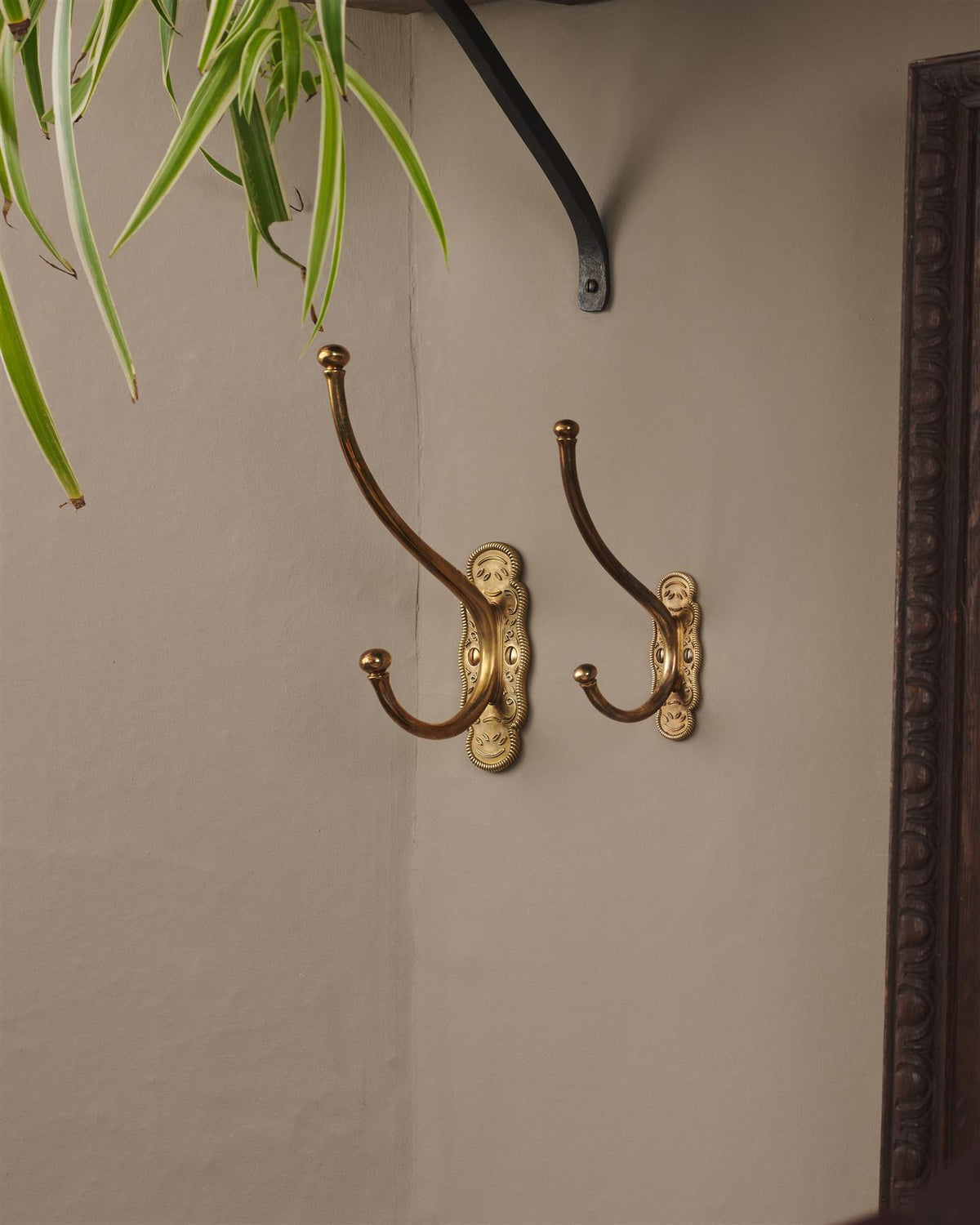 The Grand Parisian Café Hook TEST
