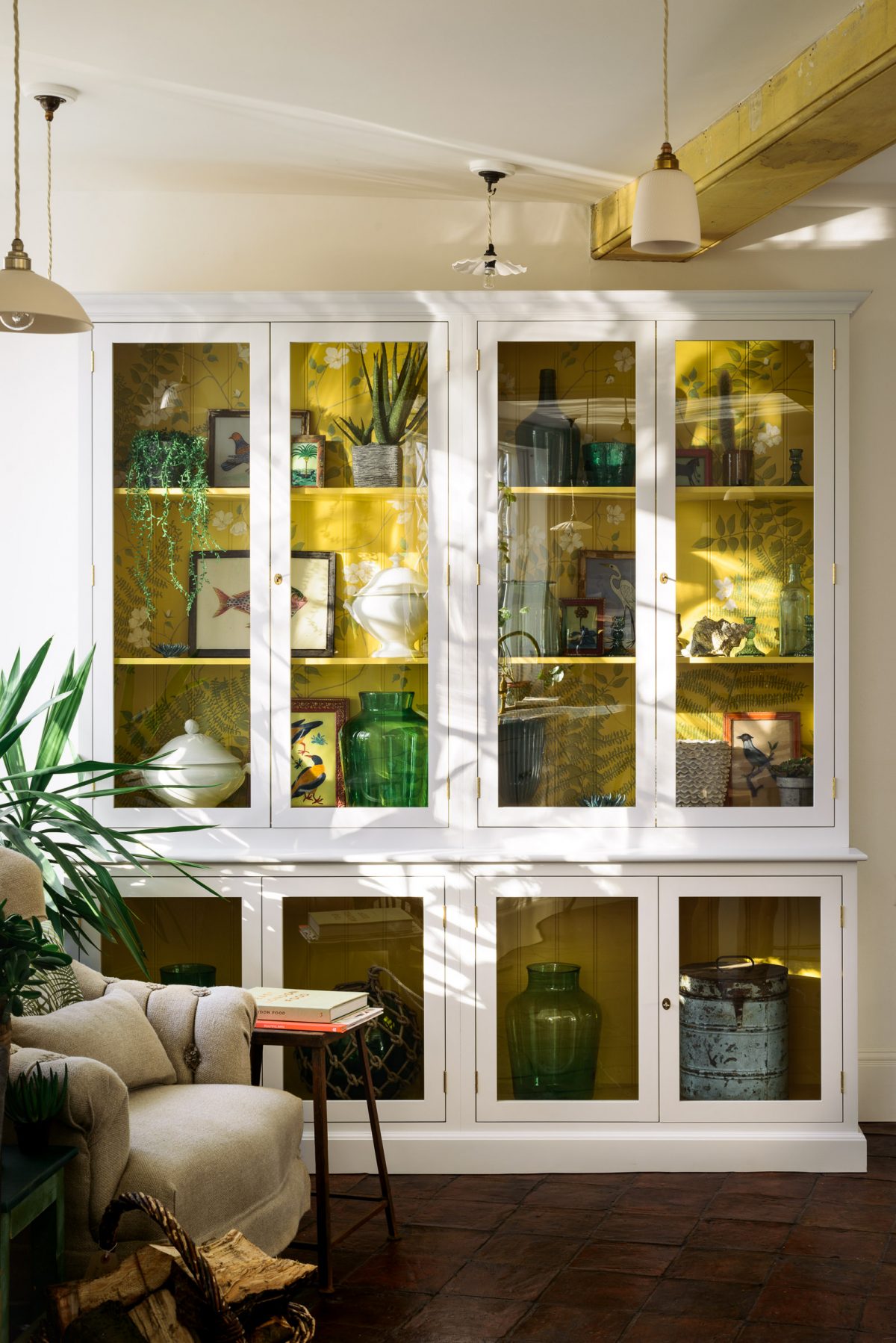 So many great colours and items in this cabinet. It's really something special to showcase beautiful things.