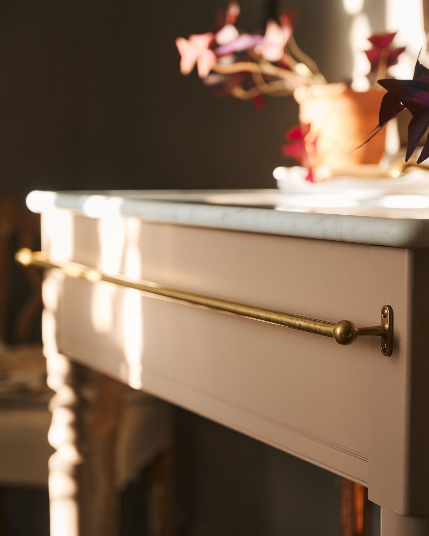 The Victorian Washstand with Mixer Tap - Large, Princelet Pink, Carrara Marble Worktop