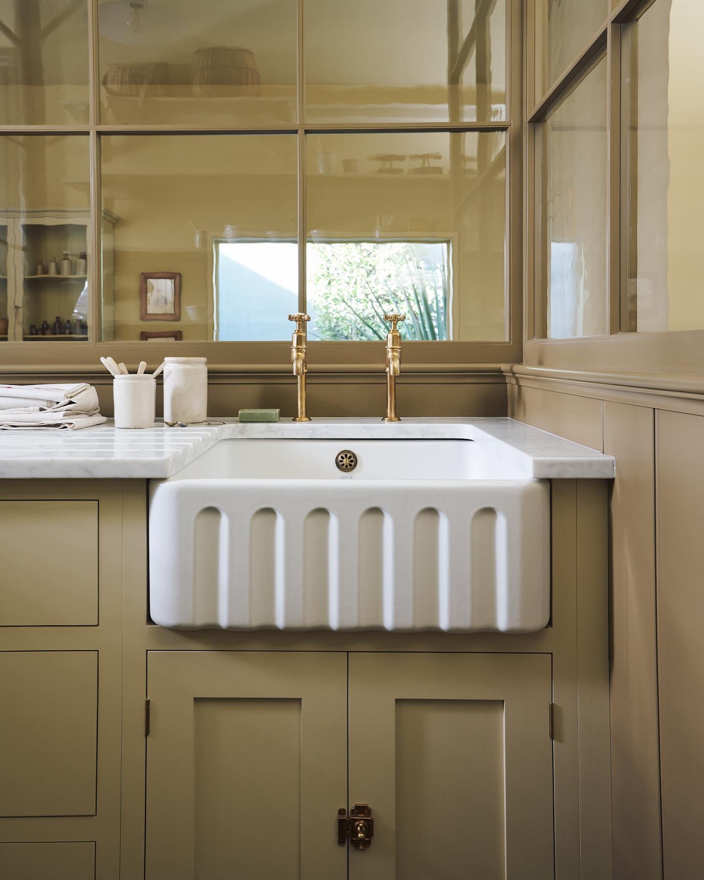 deVOL 600 Single Fluted Belfast Sink