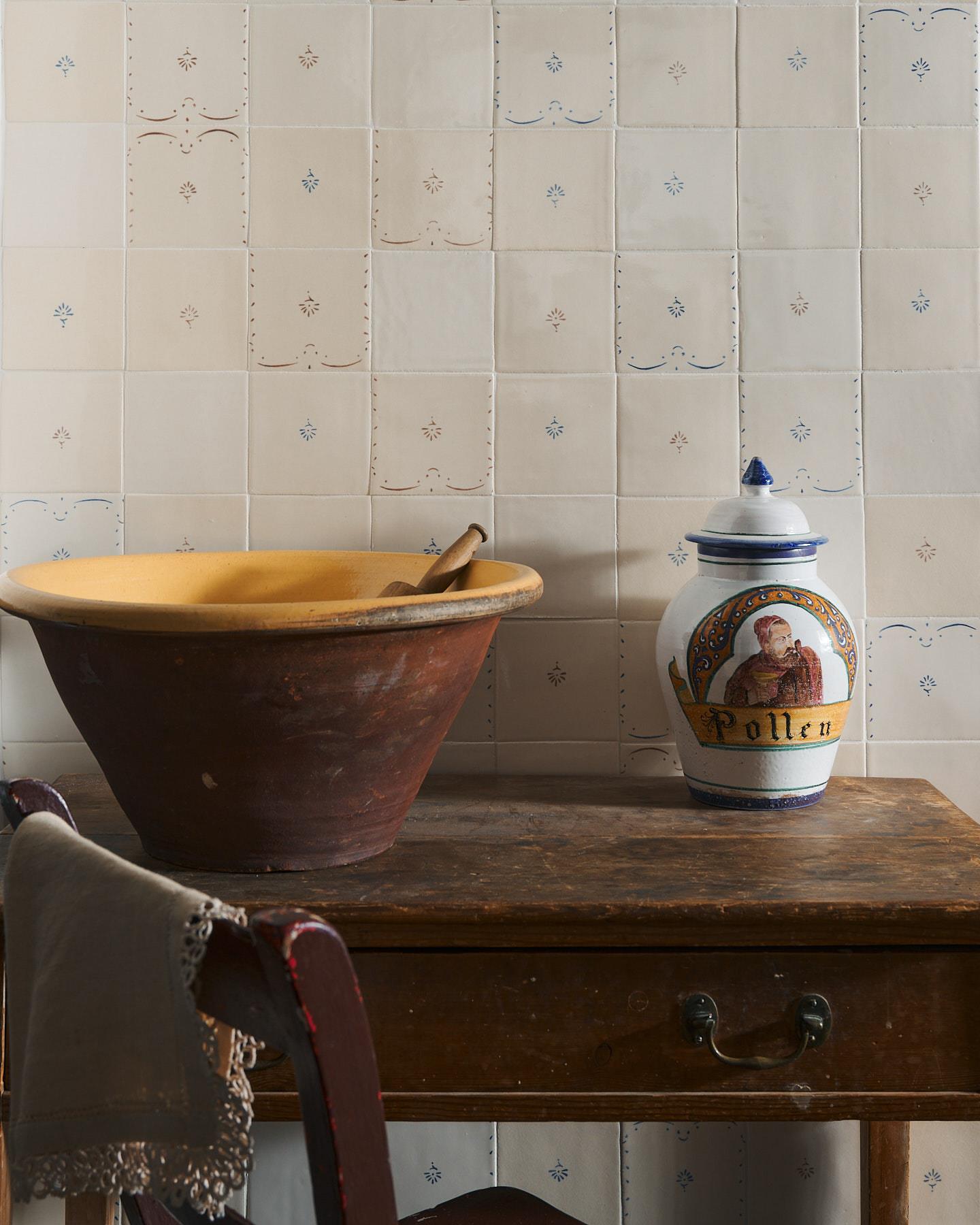 Ditsy Delft Tile - Plain