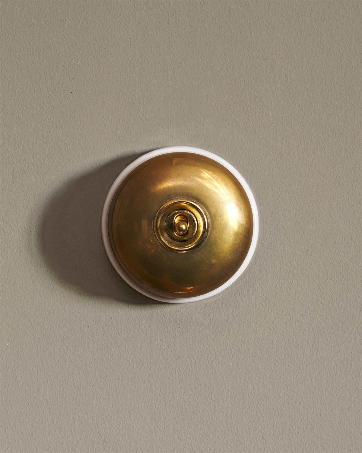The Dolly Toggle Switch - Heirloom Brass, White Base, Retract to Centre TEST