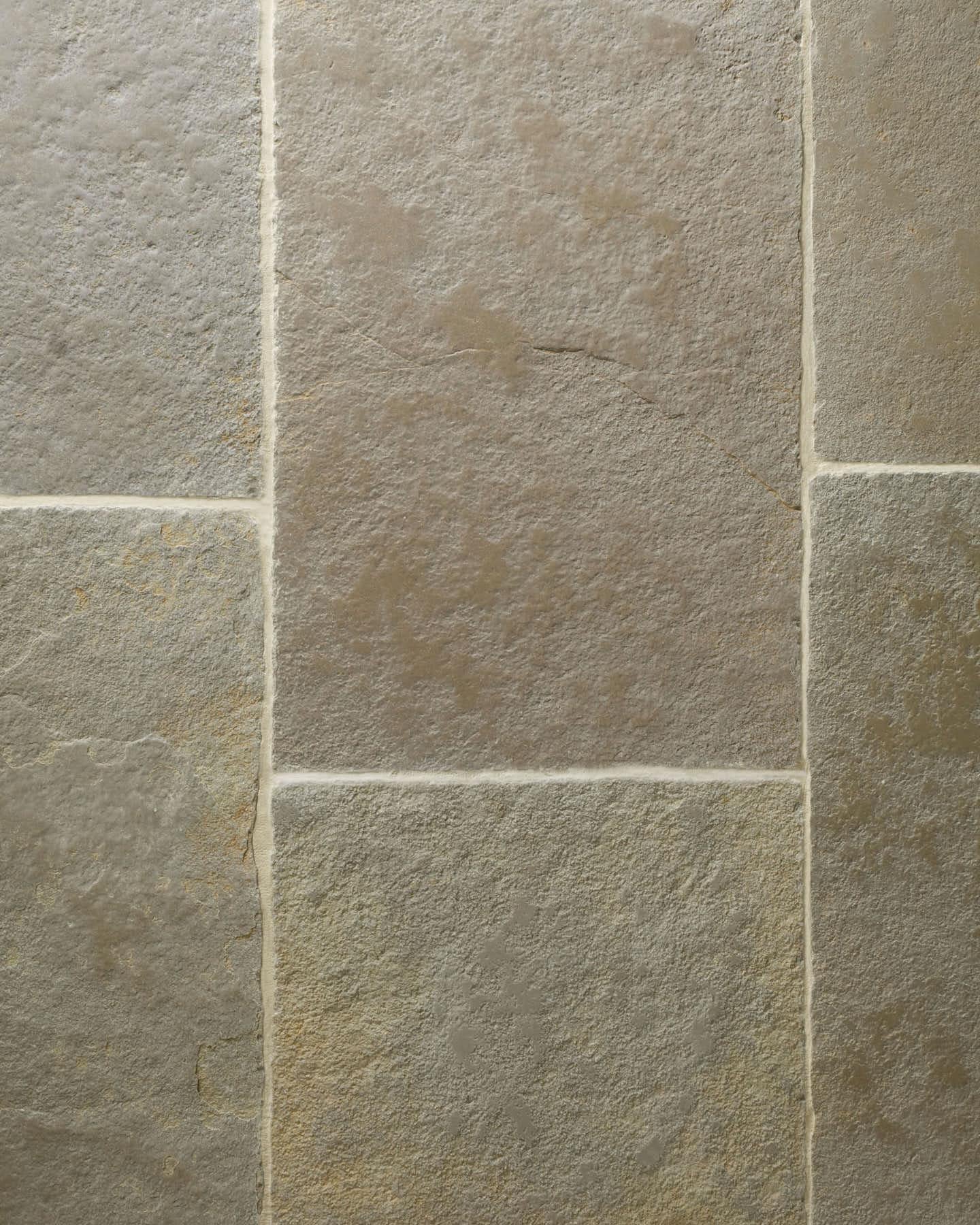 Umbrian Limestone -560mm x free lengths (20mm thick)