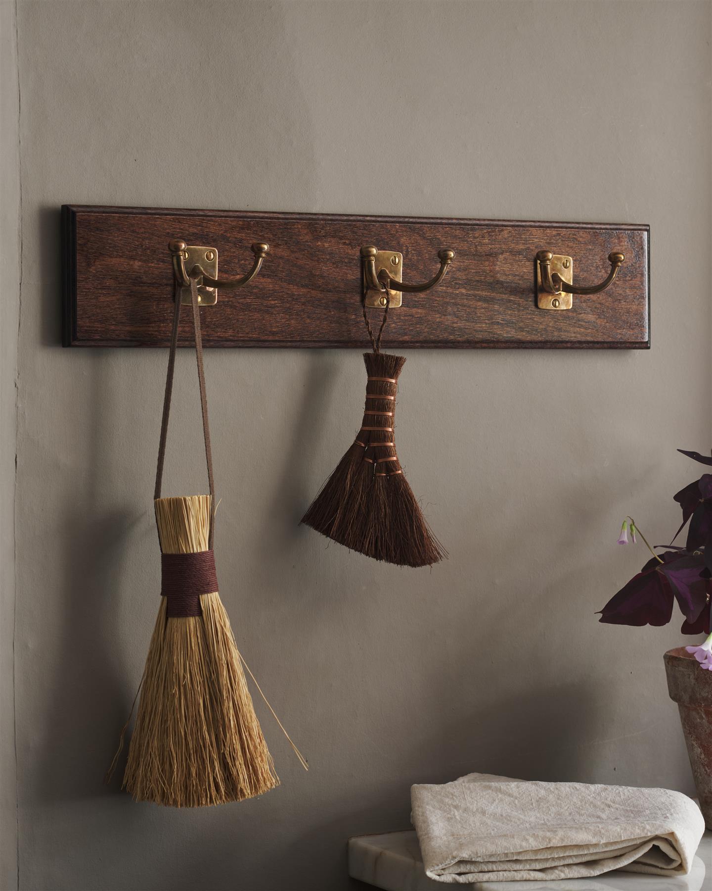 The Twin Edwardian Hook Rack - 5 Hooks, Mahogany Finish