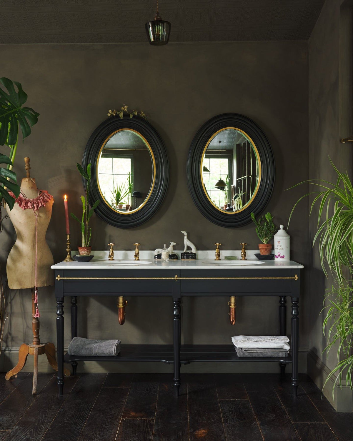 The Victorian Washstand with Pillar Taps - Twin, Printer's Black, No Worktop TEST