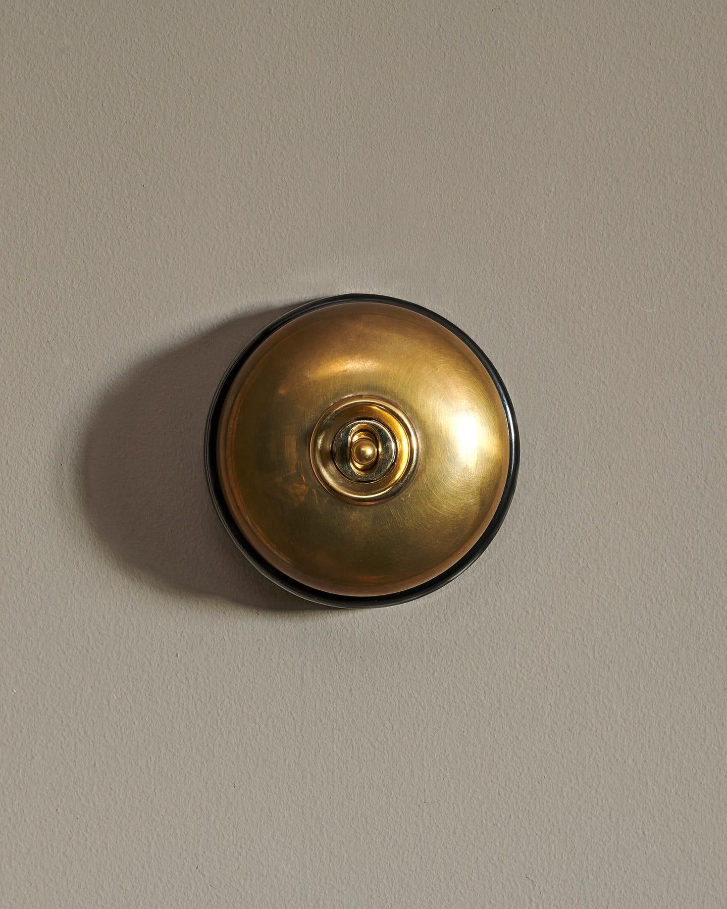 The Dolly Toggle Switch - Heirloom Brass, Black Base, Retract to Centre