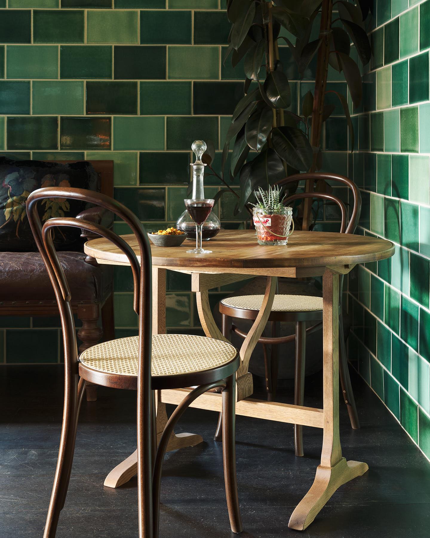 The Petite Vineyard Table