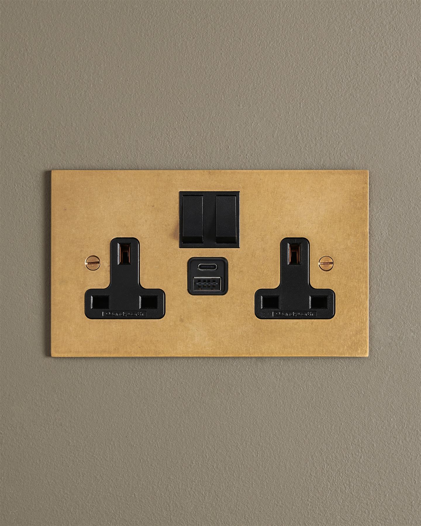 Aged Brass Classic 13A Plug Socket - Twin with USB A/C