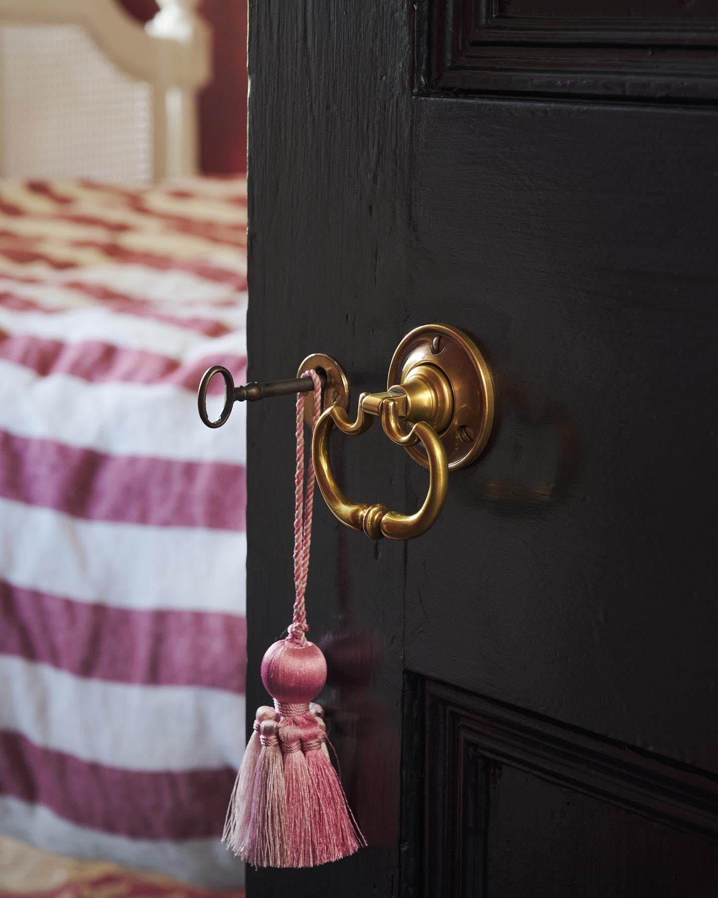 The Eglantine Drop Handle with Romilly Backplate