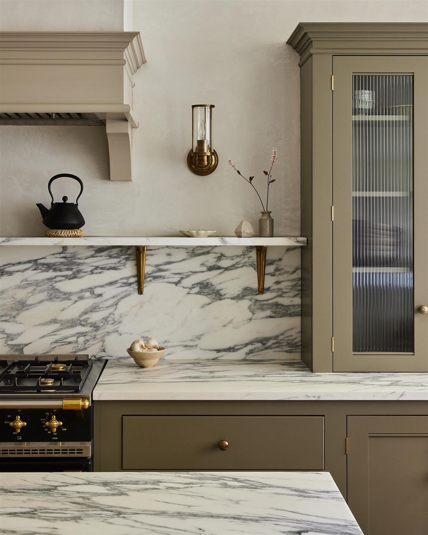 Classic Shelf Bracket - Brass