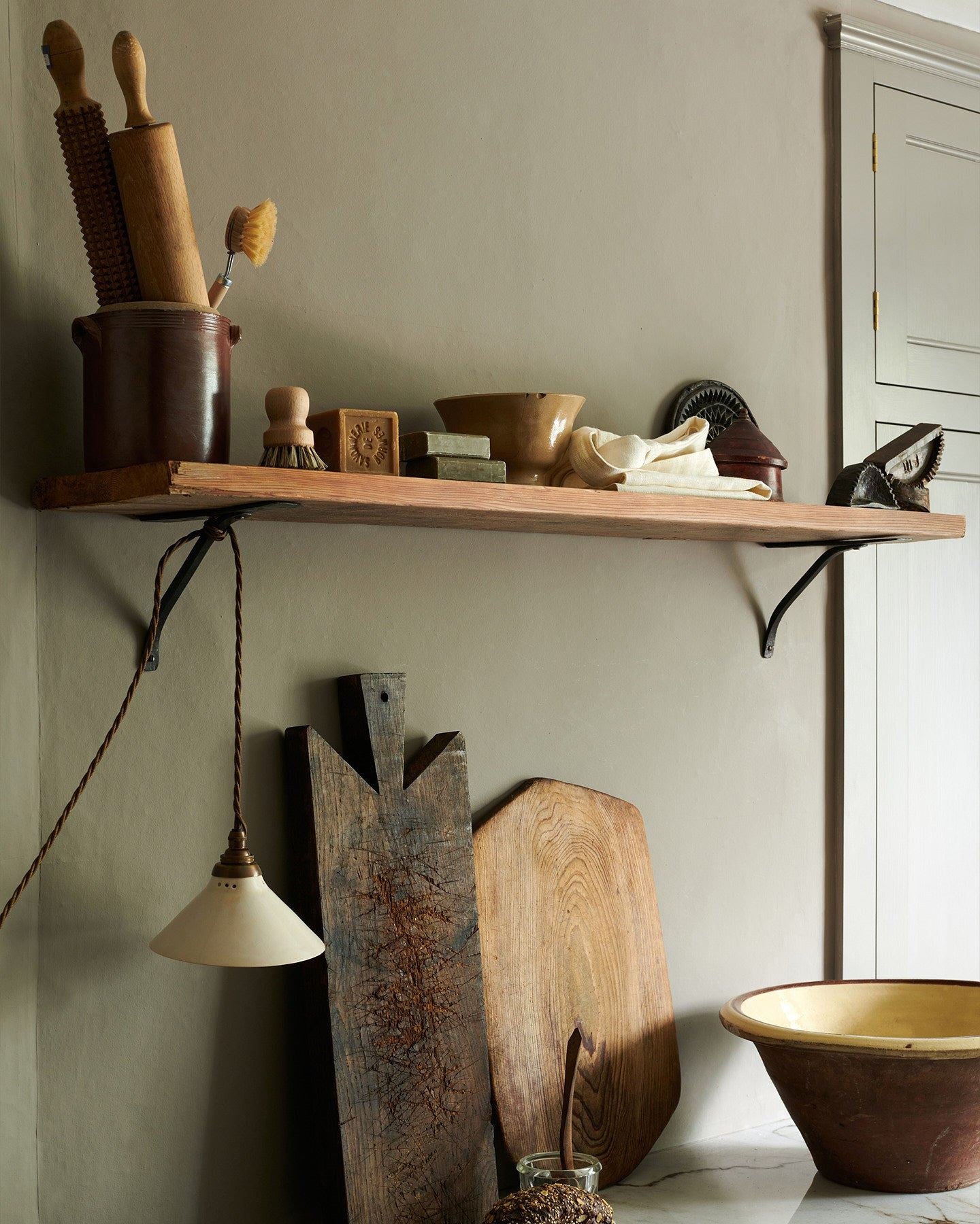Iron Shelf Bracket with Square Bar