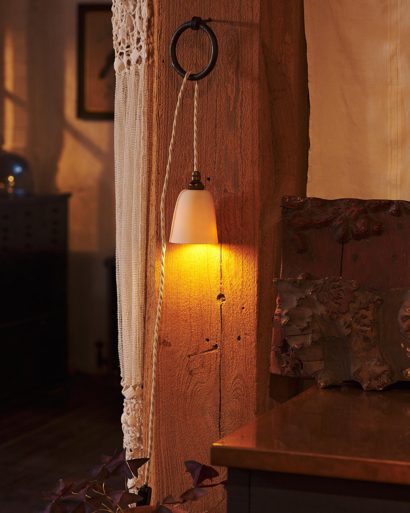 Small Plain Beaker Porcelain Plug-in Light