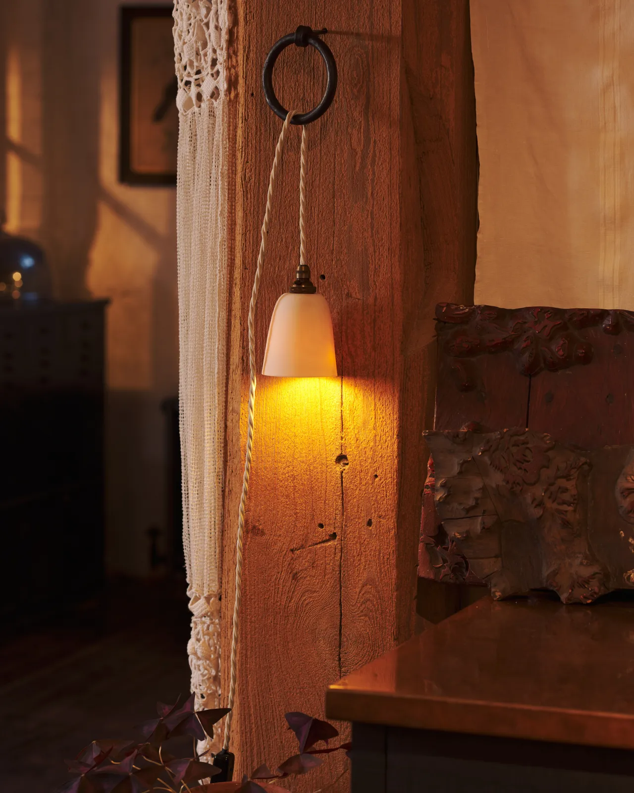 *insert alt text here about the porcelain beaker light plug-in*